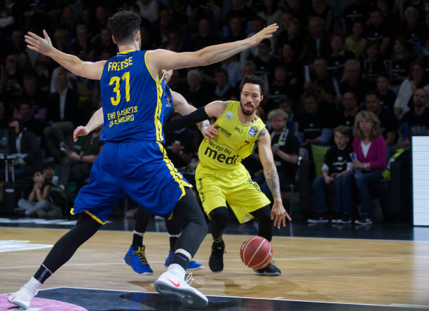 争与协作并 争与协作并