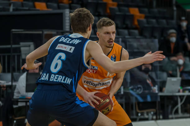 虽然稍占优 虽然稍占优